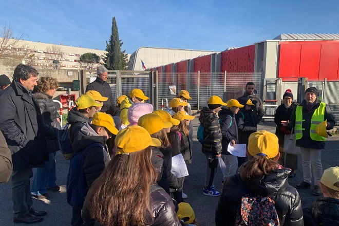 Corviale, bambini in visita con gli assessori al cantiere